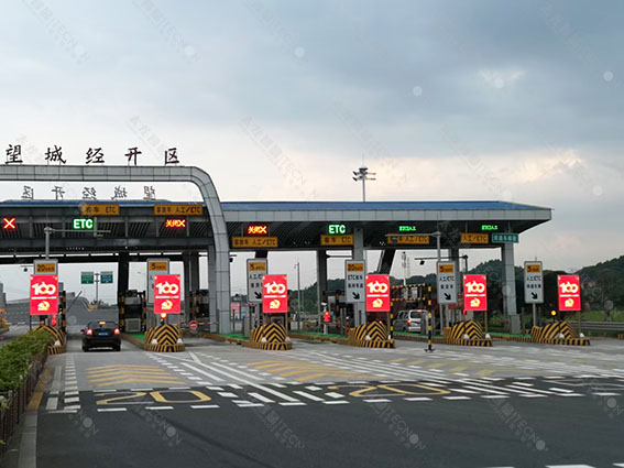 戶(hù)外LED廣告機(jī) LED廣告機(jī).jpg